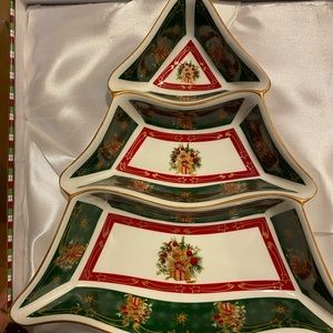 🆕Brand new Christmas tree serving plate